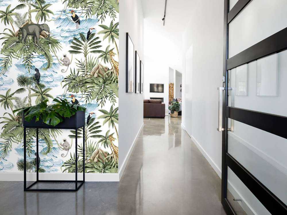 Animals between the leaves