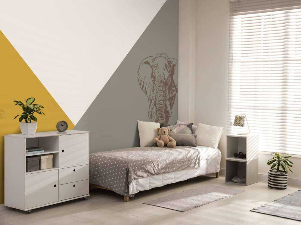 Triangles in ochre yellow and green with elephant