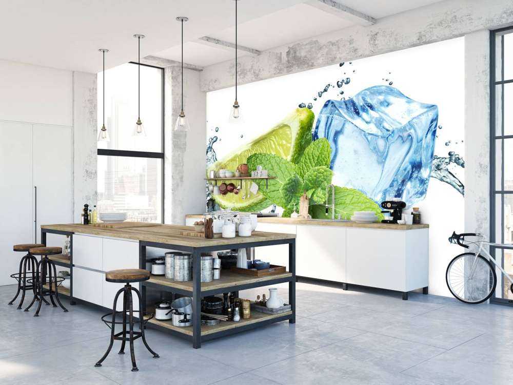 Splashing water with mint and lime