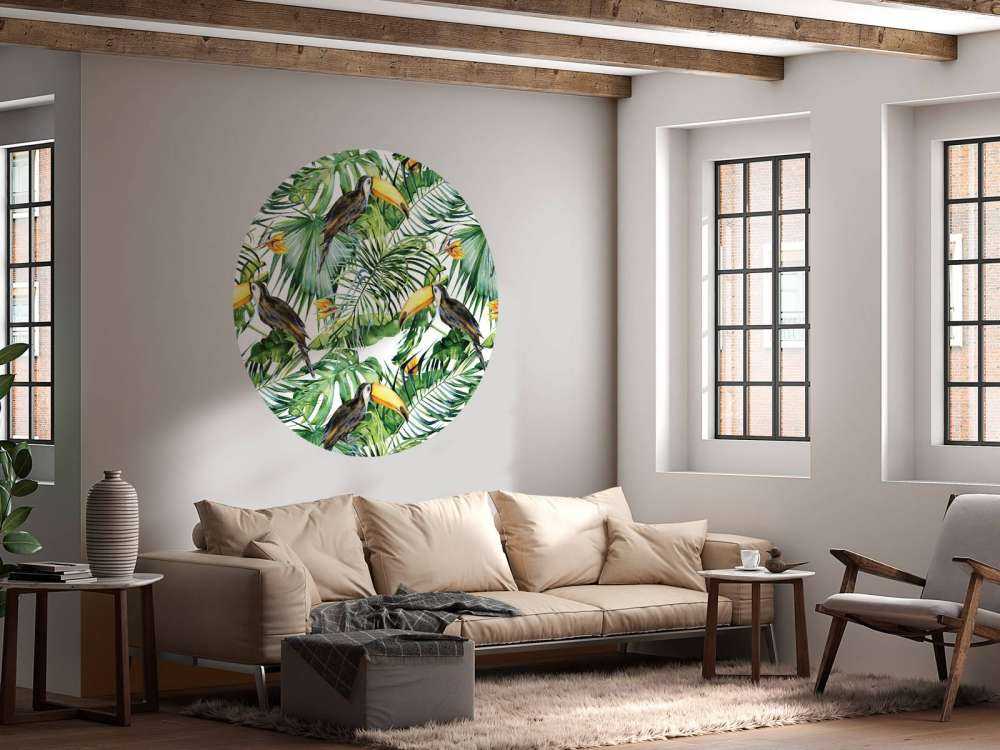 Toucan between the leaves