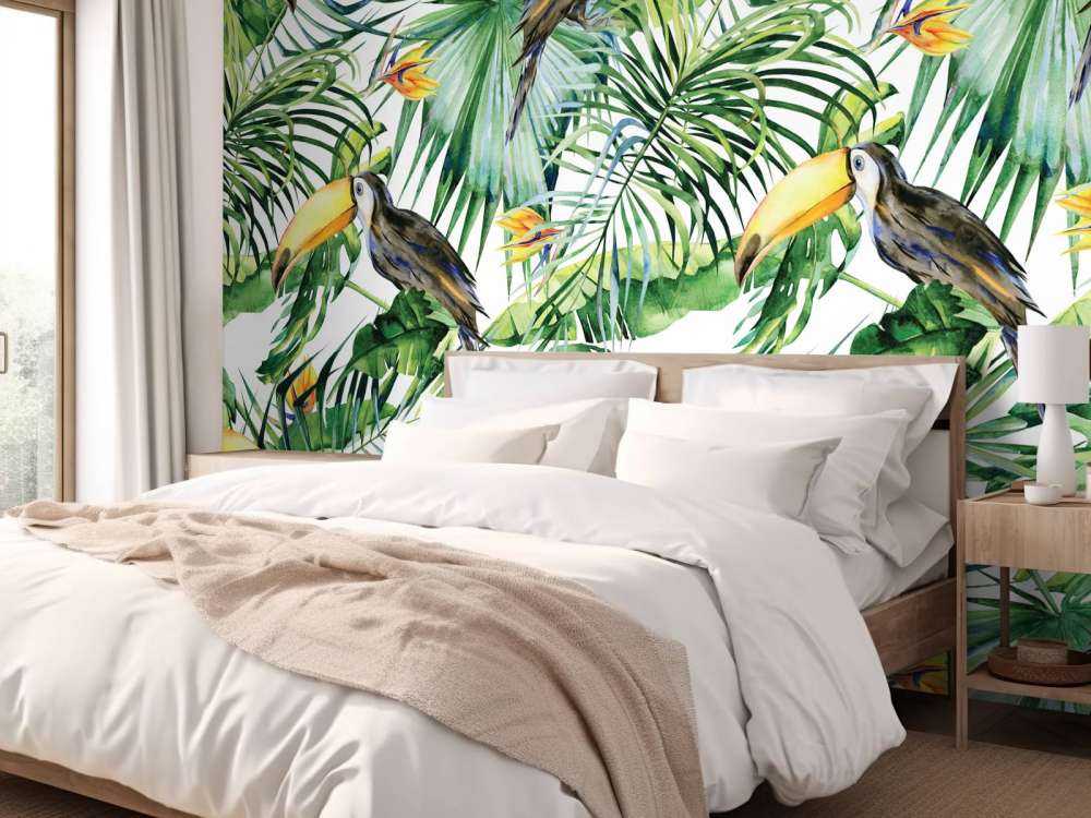 Toucan between the leaves