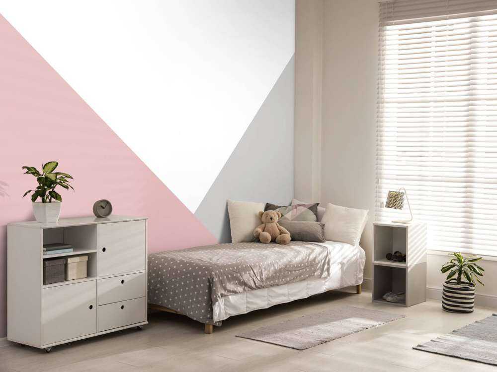 Pink and grey triangles