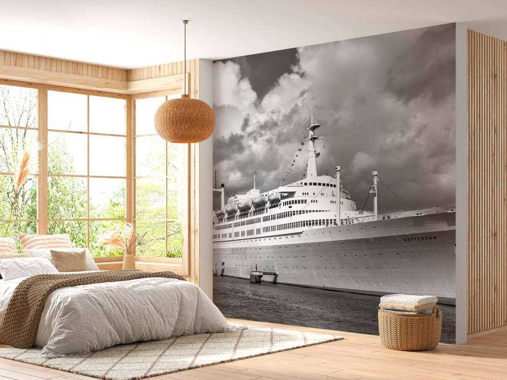 Timeless ocean classic in black and white