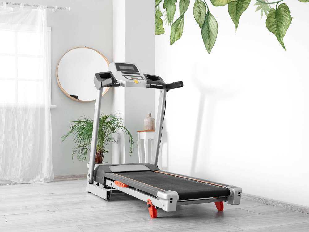 Hanging watercolour leaves