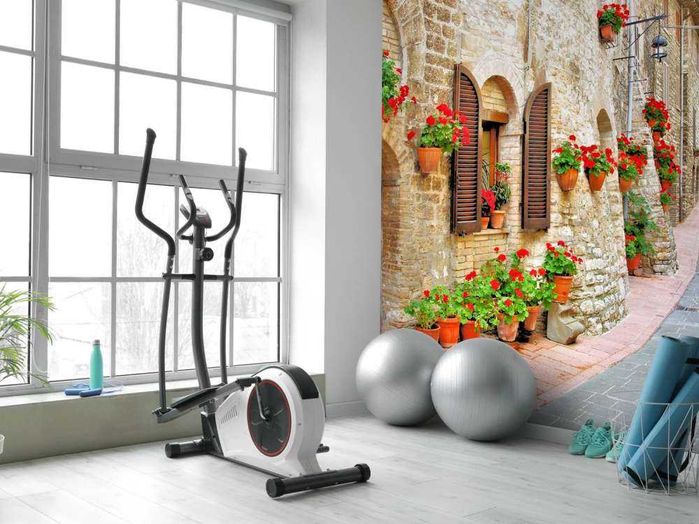 Italiaans straatje met veel bloemen