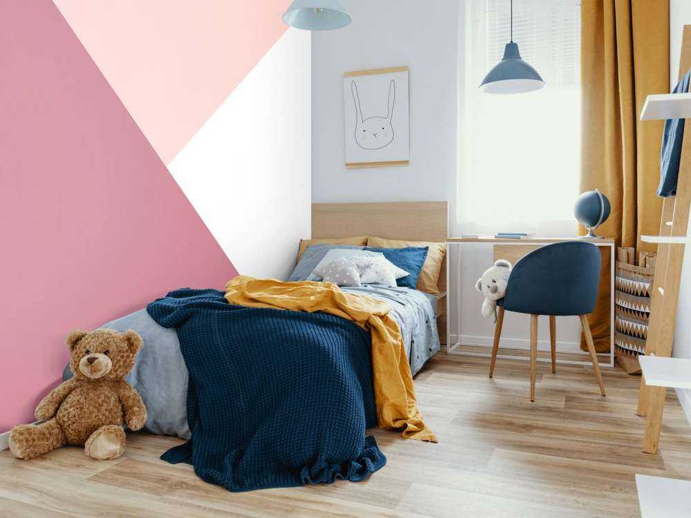 Triangles in pink shades