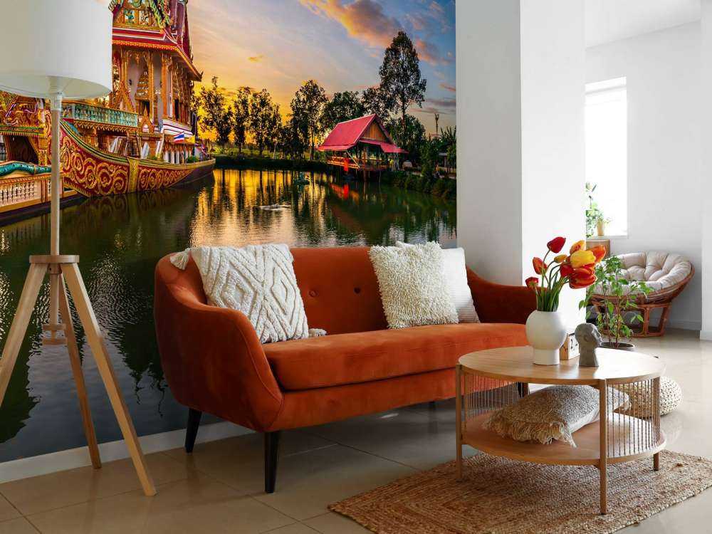 Huge Thai Suphannahong