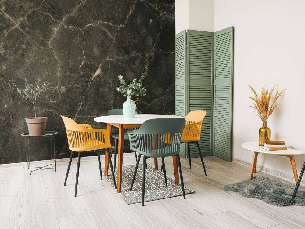 Marble with coarse structure