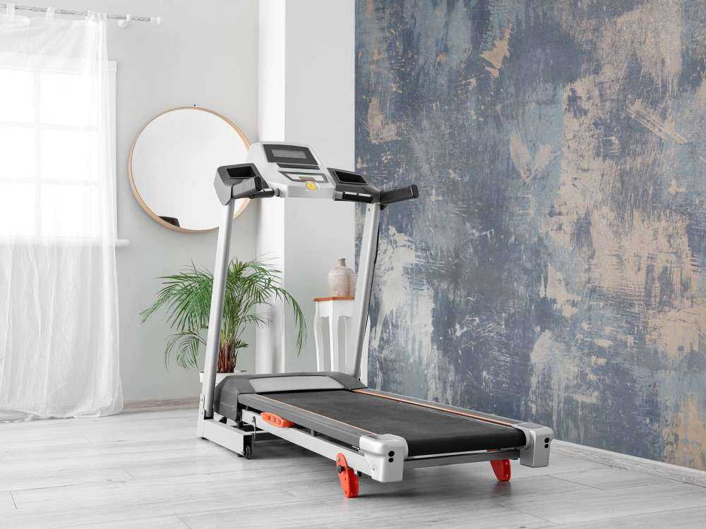 Beschadigde betonnen muur