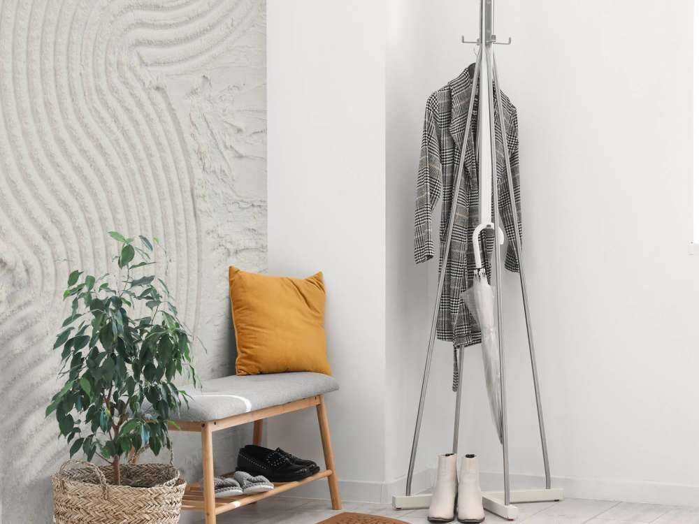 Organic lines and structures hem in off white