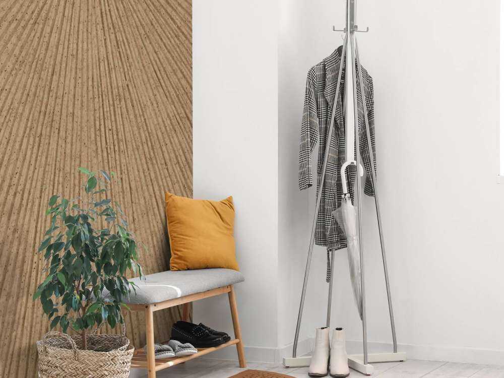 Structure with lines in gold brown