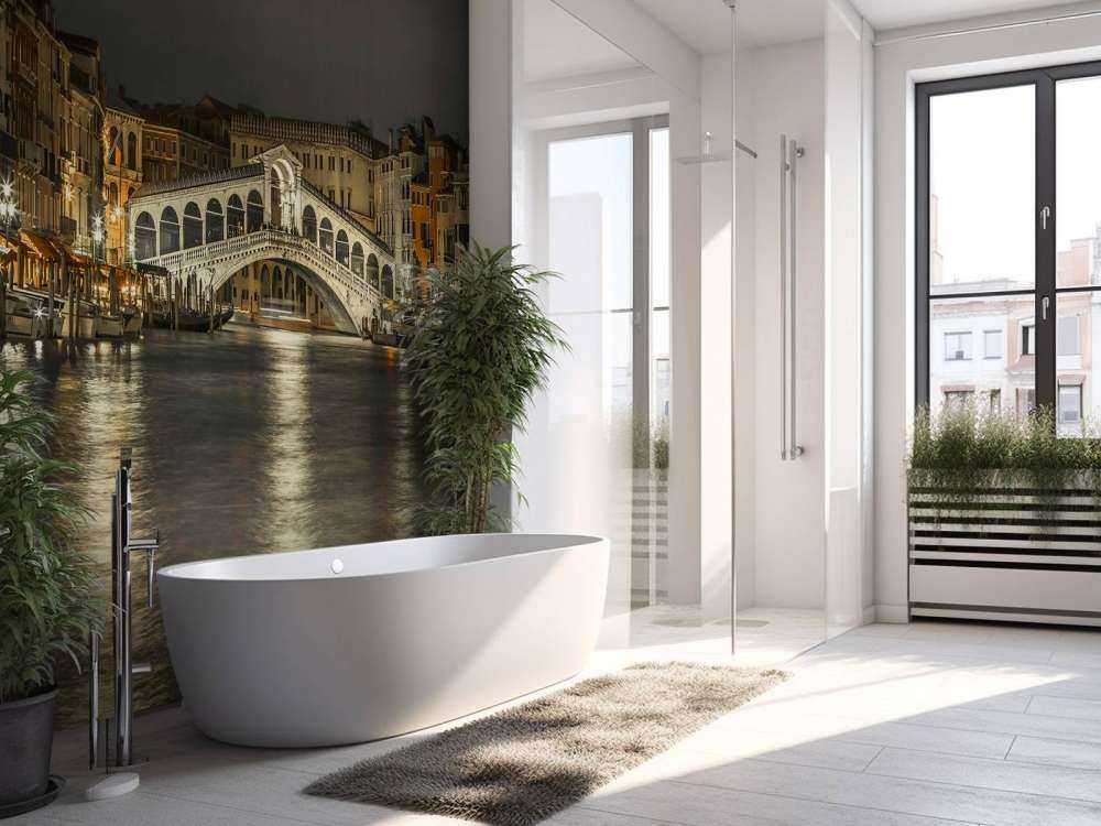 Rialto bridge in the evening