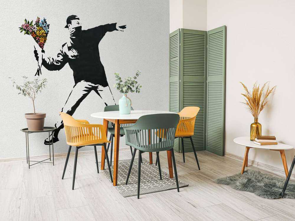 Banksy - Flower thrower, concrete