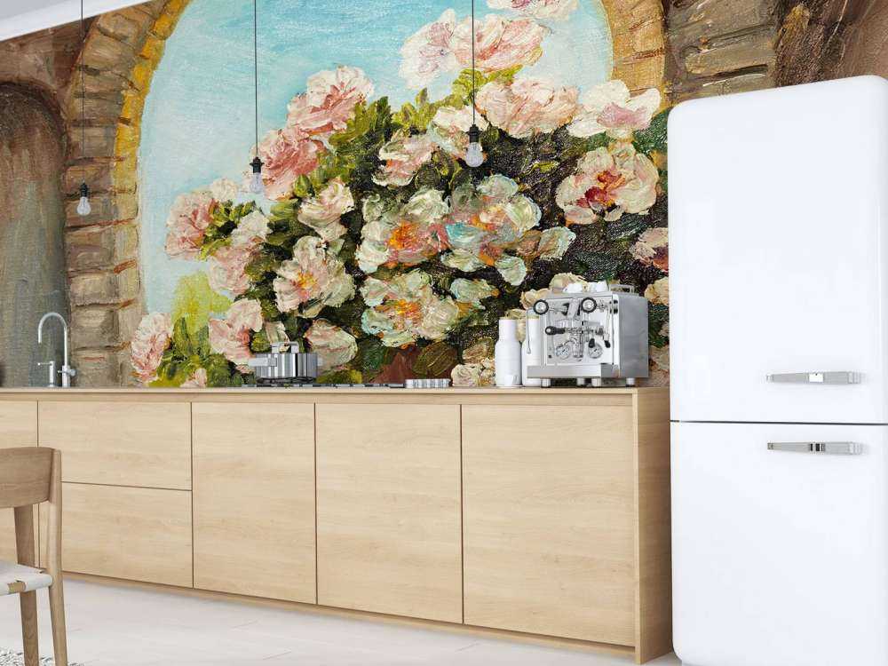 Pot bloemen op een vensterbank