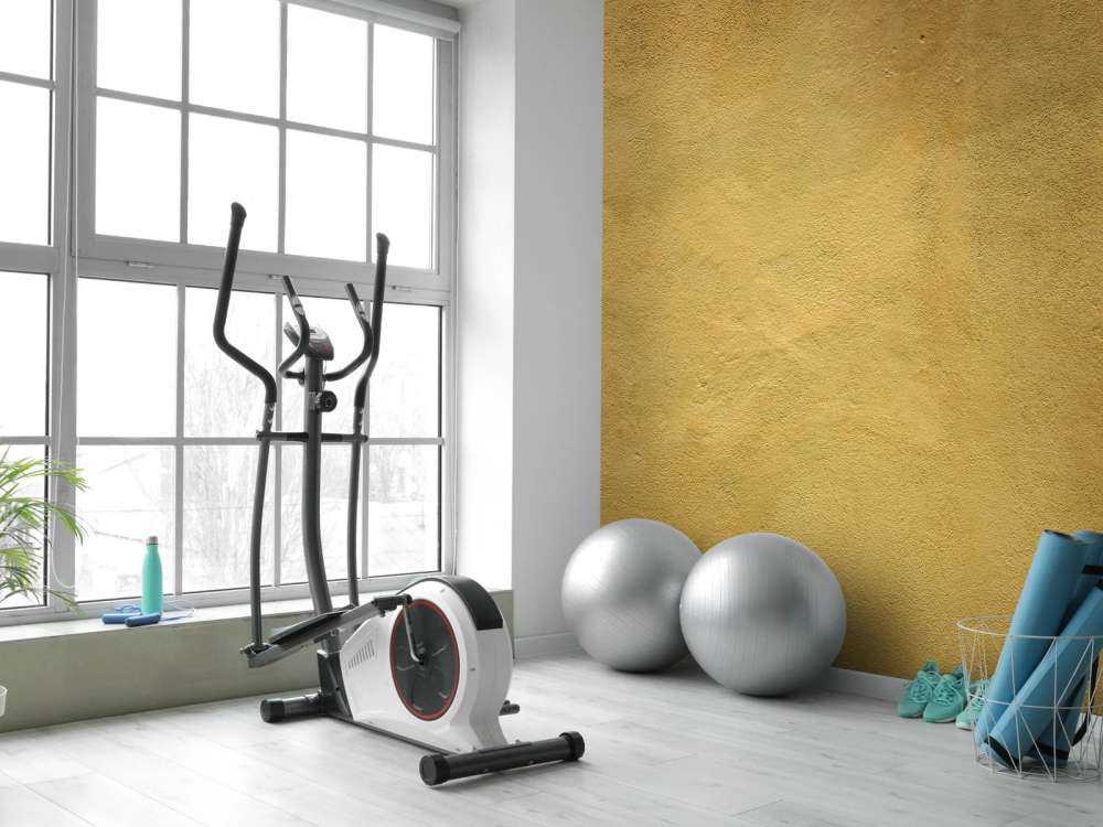 Wall in ochre yellow