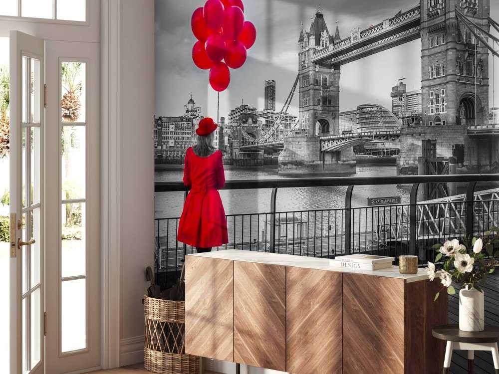 Woman at the tower bridge