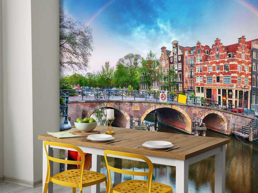 Regenboog boven Amsterdam