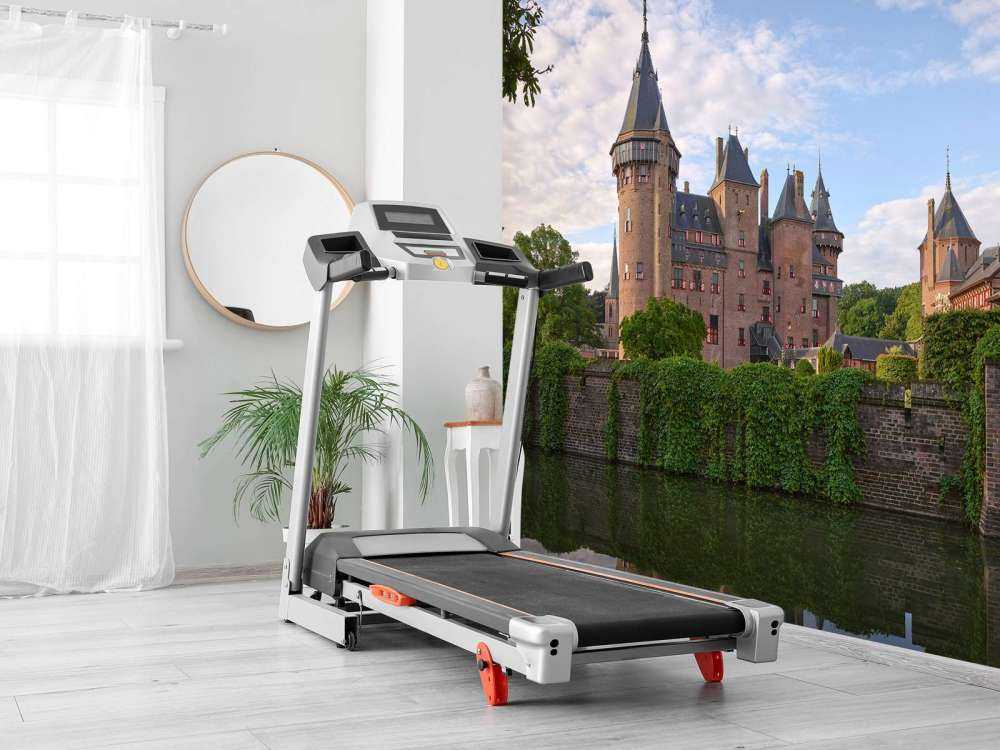 Castle de Haar from the water