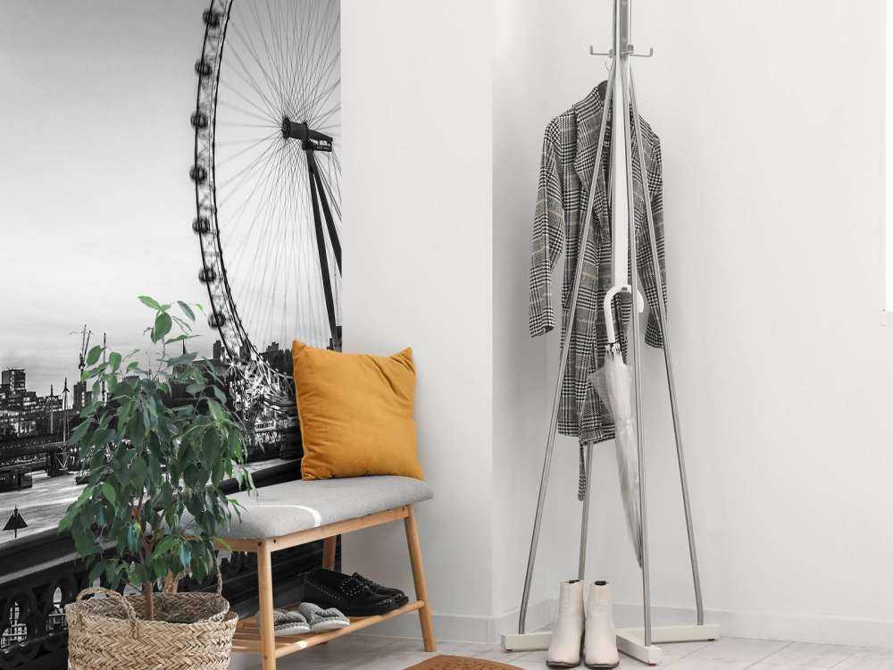 Ferris wheel black and white