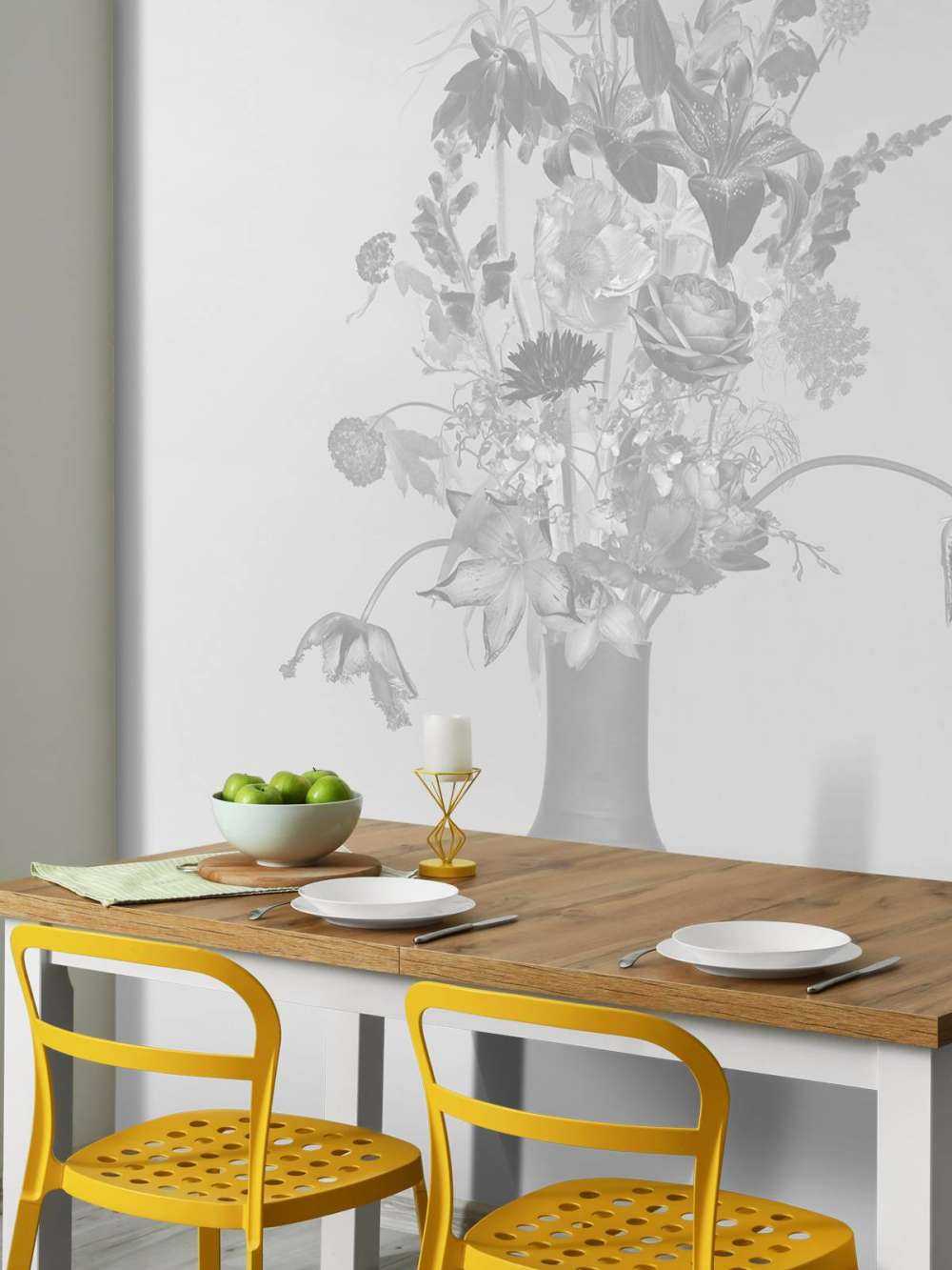 Generous flower bouquet black and white