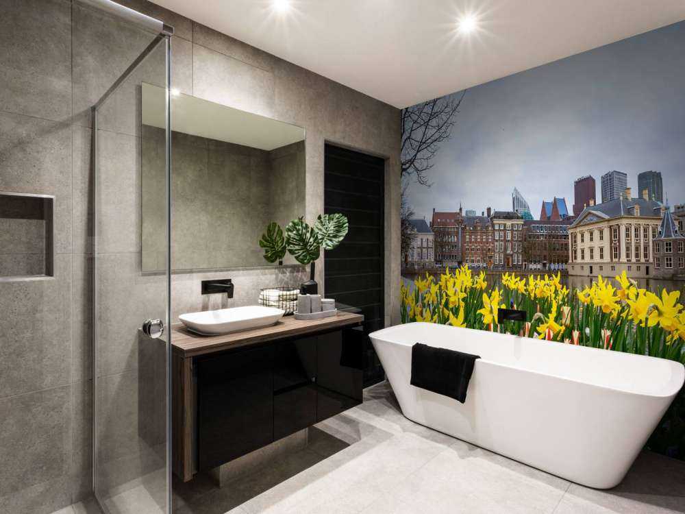 Den Haag met bloemen op de voorgrond