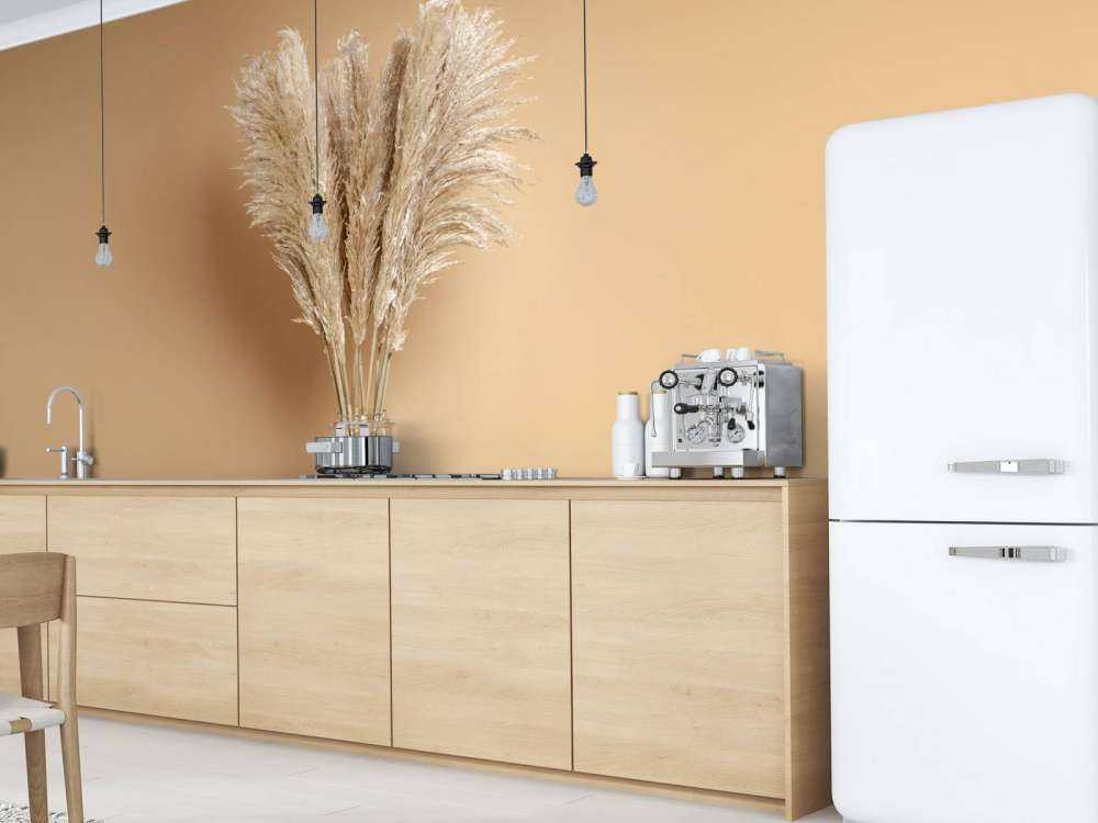 Minimalistische plant op bruin achtergrond