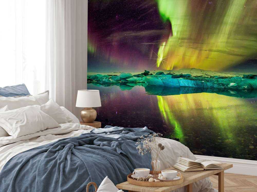 Northern lights in Jökulsárlón