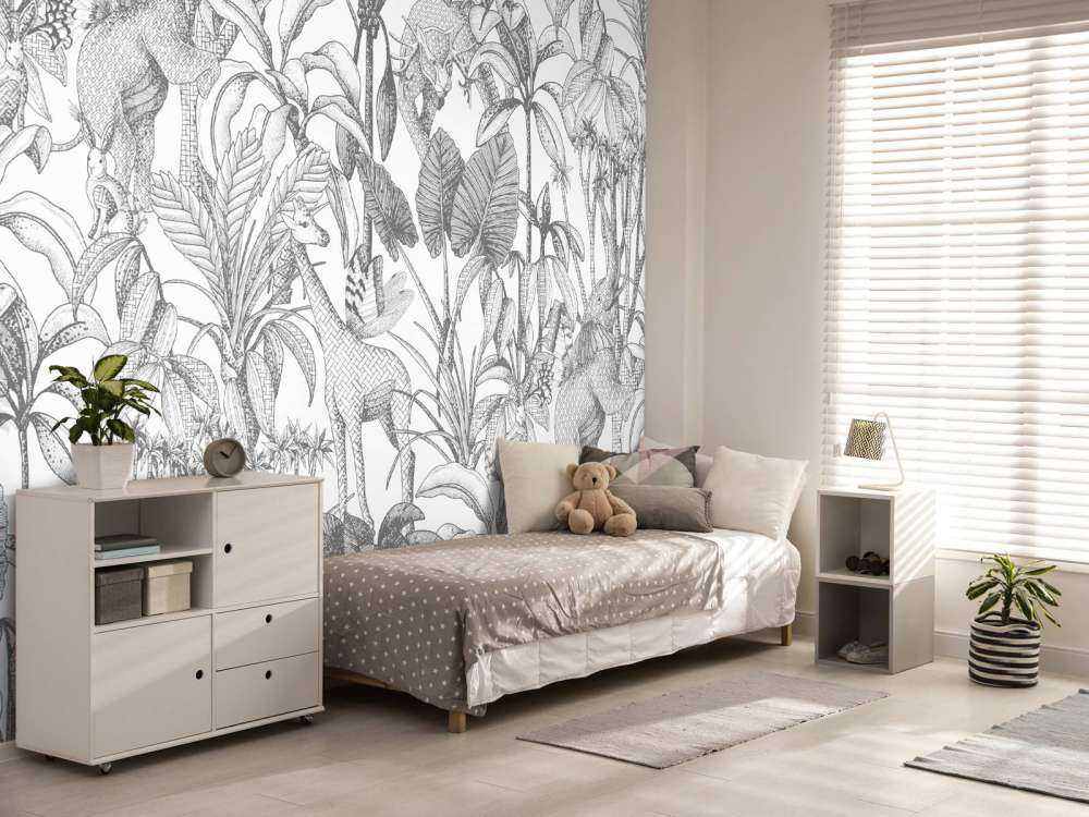 Animals between palm trees