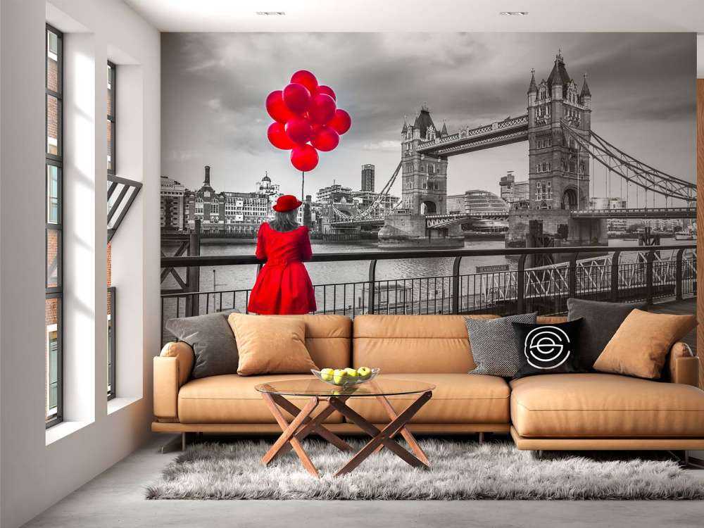 Woman at the tower bridge