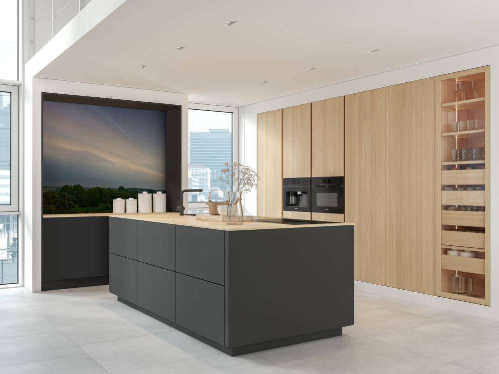 Dreigende plankwolk (Shelfcloud) boven heidegebied