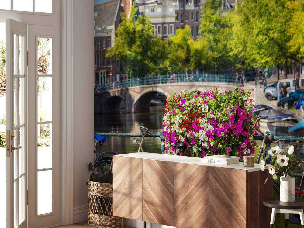 Fietsen op een Amsterdamse brug