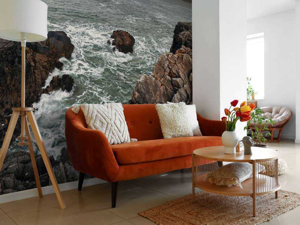 Rotsen langs de kust