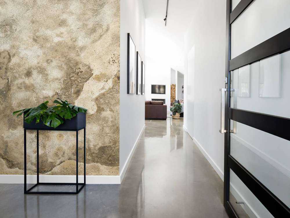 Layered concrete wall